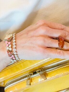 14k jade three stone ring, sz7, change looks. Vintage like new. Gorgeous